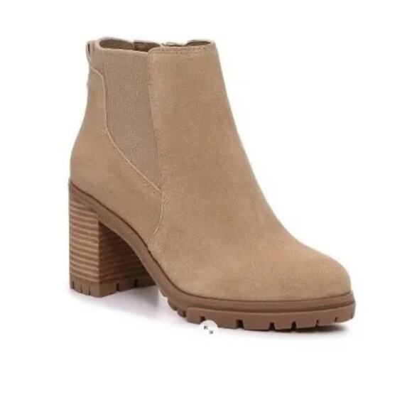 Vince Camuto Shoes - Vince Camuto Dustlie  Bootie in Suede Taupe size 8.5